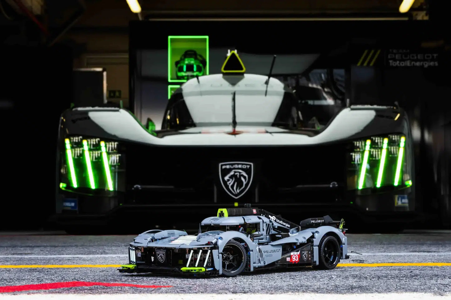Peugeot 9x8 LeMan Hybrid Hypercar (1775 peças)